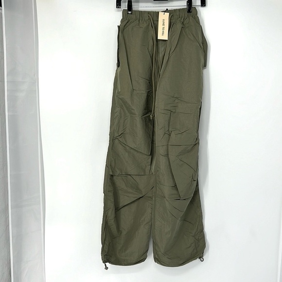 Luxe to kill NWT women’s parachute pants 2 - Picture 1 of 9